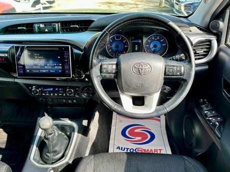Toyota Hilux 2.4 D-4D Invincible 4WD Euro 6 4dr (TSS, 3.5t)