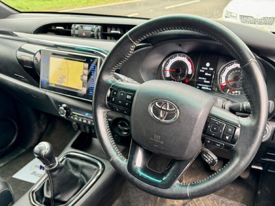 Toyota Hilux 2.4 D-4D Invincible X 4WD Euro 6 (s/s) 4dr (TSS)