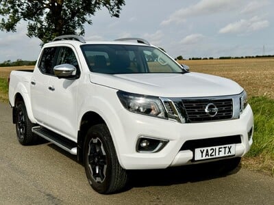 Nissan Navara 2.3 dCi Tekna 4WD Euro 6 (s/s) 4dr