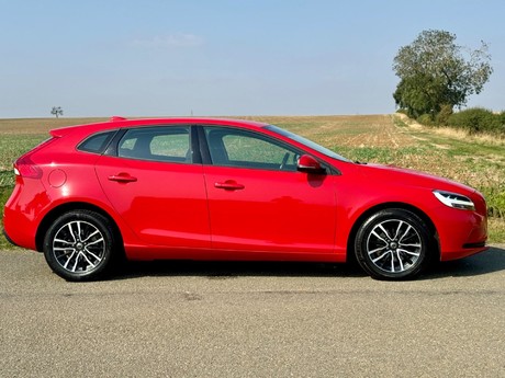 Volvo V40 2.0 T2 GPF Momentum Euro 6 (s/s) 5dr