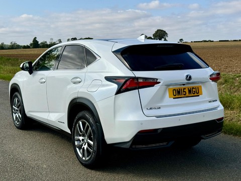 Lexus NX 2.5 300h Luxury E-CVT 4WD Euro 6 (s/s) 5dr 9