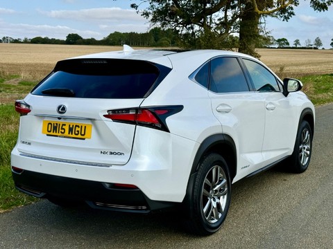 Lexus NX 2.5 300h Luxury E-CVT 4WD Euro 6 (s/s) 5dr 11