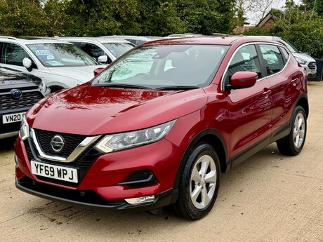 Nissan Qashqai 1.3 DIG-T Acenta Premium Euro 6 (s/s) 5dr