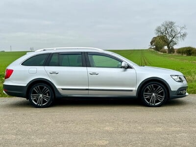 Skoda Superb 2.0 TDI Outdoor DSG 4WD Euro 5 5dr