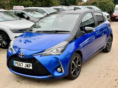 Toyota Yaris 1.5 VVT-i Blue Bi-Tone Euro 6 5dr 4