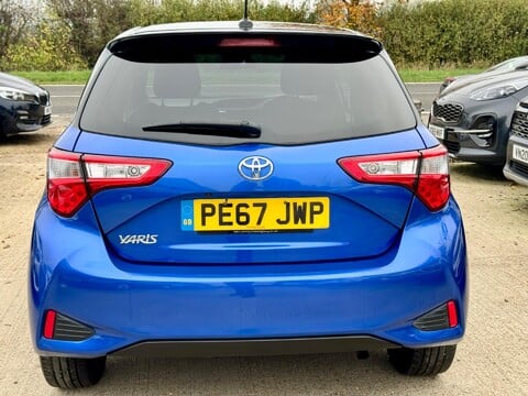 Toyota Yaris 1.5 VVT-i Blue Bi-Tone Euro 6 5dr 6