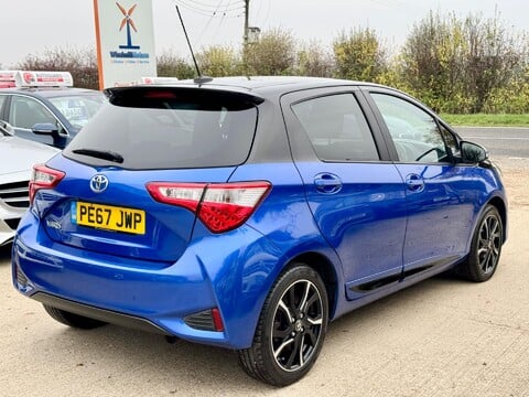 Toyota Yaris 1.5 VVT-i Blue Bi-Tone Euro 6 5dr 7