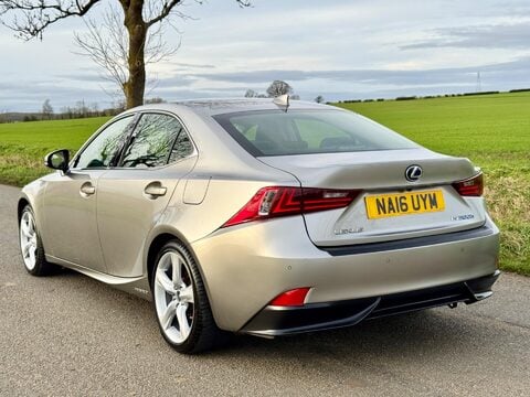 Lexus Is 2.5 300h Premier E-CVT Euro 6 (s/s) 4dr 8