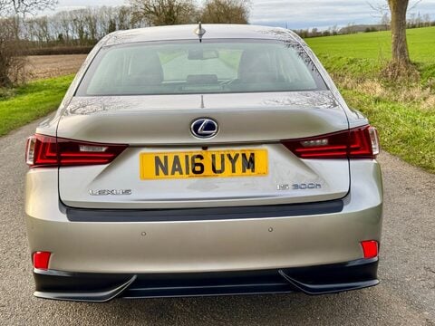 Lexus Is 2.5 300h Premier E-CVT Euro 6 (s/s) 4dr 9