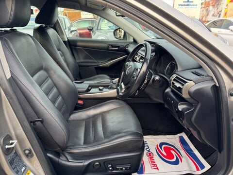 Lexus Is 2.5 300h Premier E-CVT Euro 6 (s/s) 4dr 12