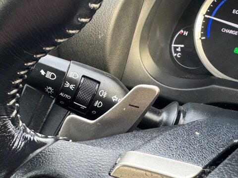 Lexus Is 2.5 300h Premier E-CVT Euro 6 (s/s) 4dr 39