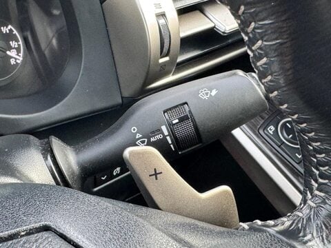 Lexus Is 2.5 300h Premier E-CVT Euro 6 (s/s) 4dr 40