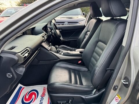 Lexus Is 2.5 300h Premier E-CVT Euro 6 (s/s) 4dr 52