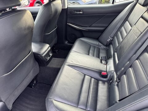 Lexus Is 2.5 300h Premier E-CVT Euro 6 (s/s) 4dr 54