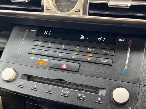 Lexus Is 2.5 300h Premier E-CVT Euro 6 (s/s) 4dr 29