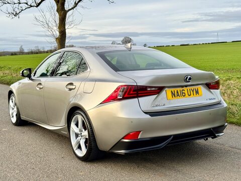 Lexus Is 2.5 300h Premier E-CVT Euro 6 (s/s) 4dr 8