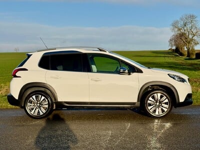 Peugeot 2008 1.2 PureTech Allure Premium Euro 6 5dr