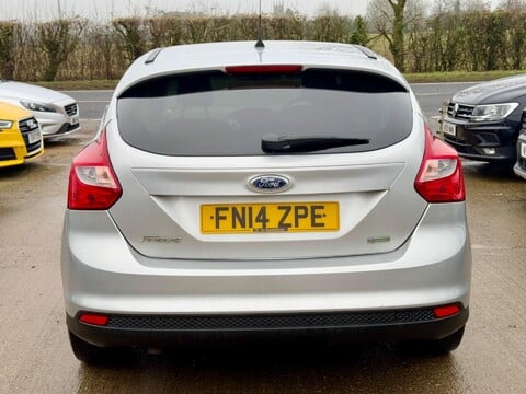 Ford Focus 1.0T EcoBoost Zetec Euro 5 (s/s) 5dr 6