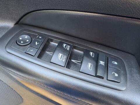Jeep Grand Cherokee 3.0 V6 CRD Laredo Auto 4WD Euro 5 5dr 32