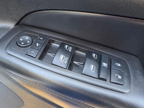 Jeep Grand Cherokee 3.0 V6 CRD Laredo Auto 4WD Euro 5 5dr 34