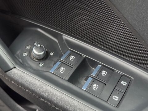 Audi A3 1.4 TFSIe 40 S line Sportback S Tronic Euro 6 (s/s) 5dr (17in Alloys), 13kW 51