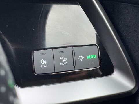 Audi A3 1.4 TFSIe 40 S line Sportback S Tronic Euro 6 (s/s) 5dr (17in Alloys), 13kW 45