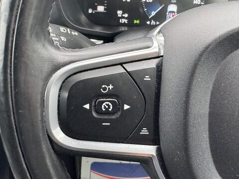 Volvo XC60 2.0 D4 Momentum Pro Auto AWD Euro 6 (s/s) 5dr 27