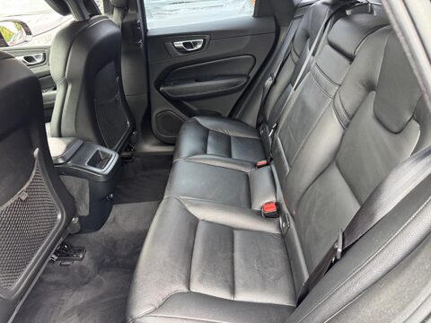 Volvo XC60 2.0 D4 Momentum Pro Auto AWD Euro 6 (s/s) 5dr 40