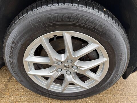 Volvo XC60 2.0 D4 Momentum Pro Auto AWD Euro 6 (s/s) 5dr 44
