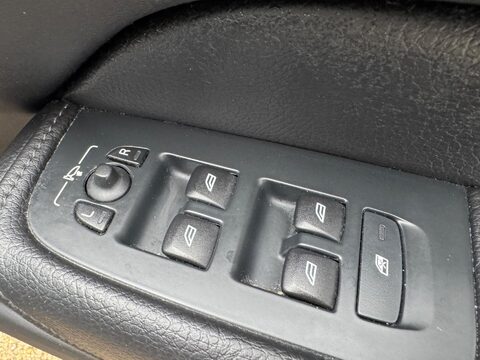 Volvo XC60 2.0 D4 Momentum Pro Auto AWD Euro 6 (s/s) 5dr 33