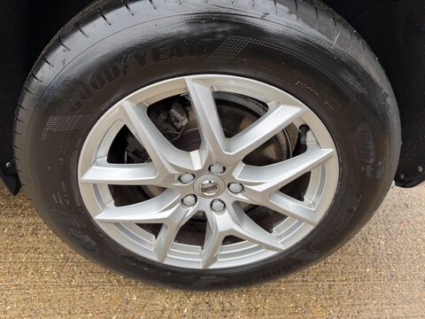 Volvo XC60 2.0 D4 Momentum Pro Auto AWD Euro 6 (s/s) 5dr 45