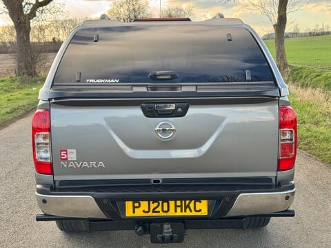 Nissan Navara 2.3 dCi Tekna Auto 4WD Euro 6 4dr 9