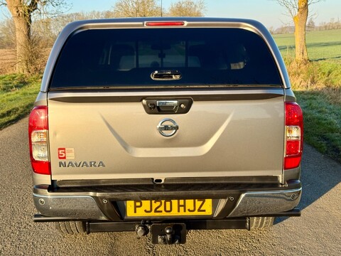 Nissan Navara 2.3 dCi Tekna Auto 4WD Euro 6 4dr 9