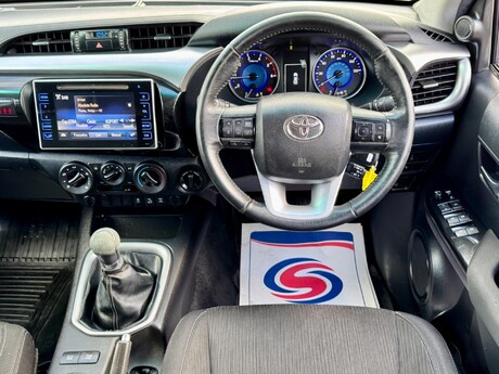 Toyota Hilux 2.4 D-4D Icon 4WD Euro 6 4dr (3.5t)