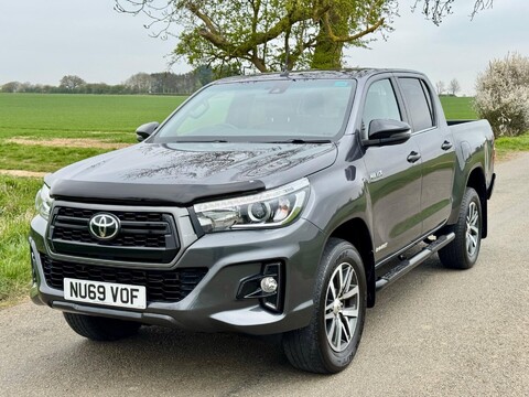 Toyota Hilux 2.4 D-4D Invincible X 4WD Euro 6 (s/s) 4dr (TSS) 5