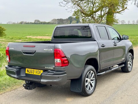 Toyota Hilux 2.4 D-4D Invincible X 4WD Euro 6 (s/s) 4dr (TSS) 9