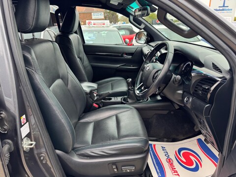 Toyota Hilux 2.4 D-4D Invincible X 4WD Euro 6 (s/s) 4dr (TSS) 10
