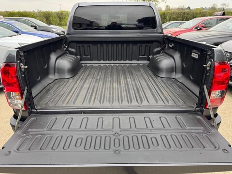 Toyota Hilux 2.4 D-4D Invincible X 4WD Euro 6 (s/s) 4dr (TSS) 42