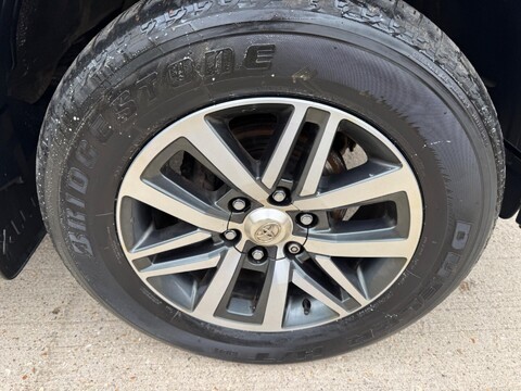 Toyota Hilux 2.4 D-4D Invincible X 4WD Euro 6 (s/s) 4dr (TSS) 46