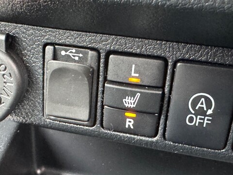 Toyota Hilux 2.4 D-4D Invincible X 4WD Euro 6 (s/s) 4dr (TSS) 27