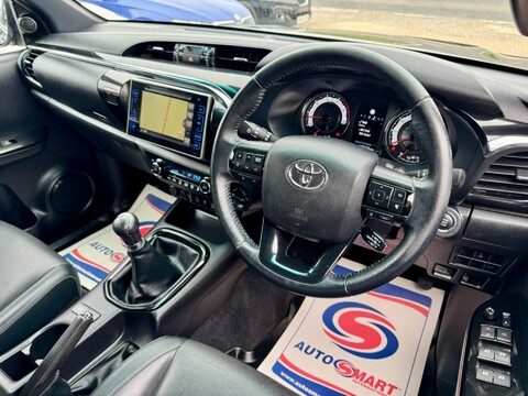 Toyota Hilux 2.4 D-4D Invincible X 4WD Euro 6 (s/s) 4dr (TSS) 38