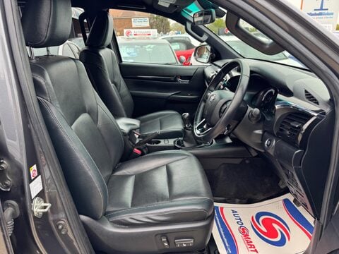 Toyota Hilux 2.4 D-4D Invincible X 4WD Euro 6 (s/s) 4dr (TSS) 12