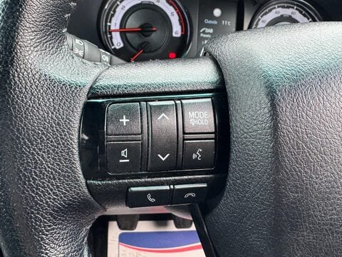 Toyota Hilux 2.4 D-4D Invincible X 4WD Euro 6 (s/s) 4dr (TSS) 30