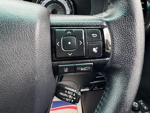 Toyota Hilux 2.4 D-4D Invincible X 4WD Euro 6 (s/s) 4dr (TSS) 31