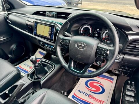 Toyota Hilux 2.4 D-4D Invincible X 4WD Euro 6 (s/s) 4dr (TSS) 40
