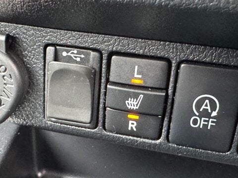 Toyota Hilux 2.4 D-4D Invincible X 4WD Euro 6 (s/s) 4dr (TSS) 29
