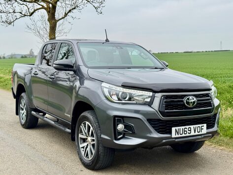 Toyota Hilux 2.4 D-4D Invincible X 4WD Euro 6 (s/s) 4dr (TSS)