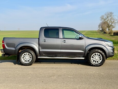 Toyota Hilux 3.0 D-4D Invincible 4WD Euro 5 4dr