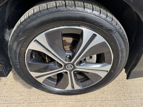 Nissan LEAF 40kWh Tekna Auto 5dr 56
