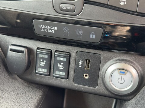 Nissan LEAF 40kWh Tekna Auto 5dr 33